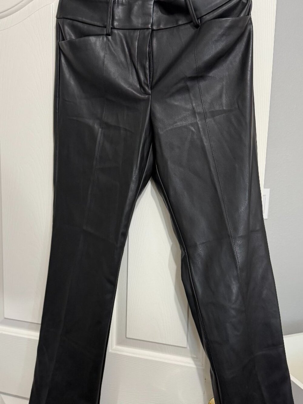 ANN TAYLOR IMITATION LEATHER PANTS.